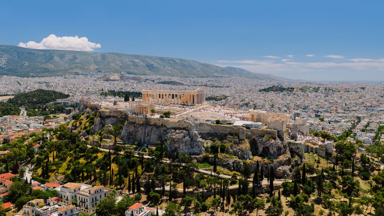 Η Αθήνα φοράει τα καλοκαιρινά της: 4 σημεία που μοιάζουν με μικρή απόδραση
