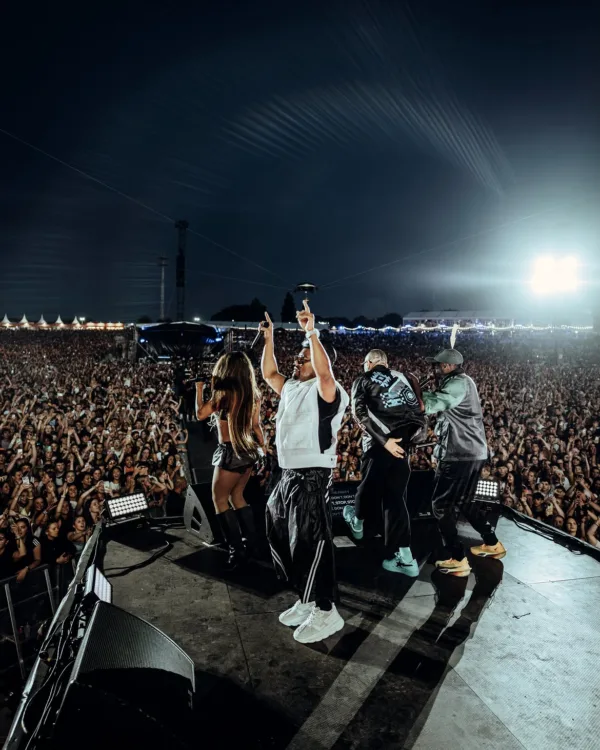 https://www.instagram.com/blackeyedpeas/