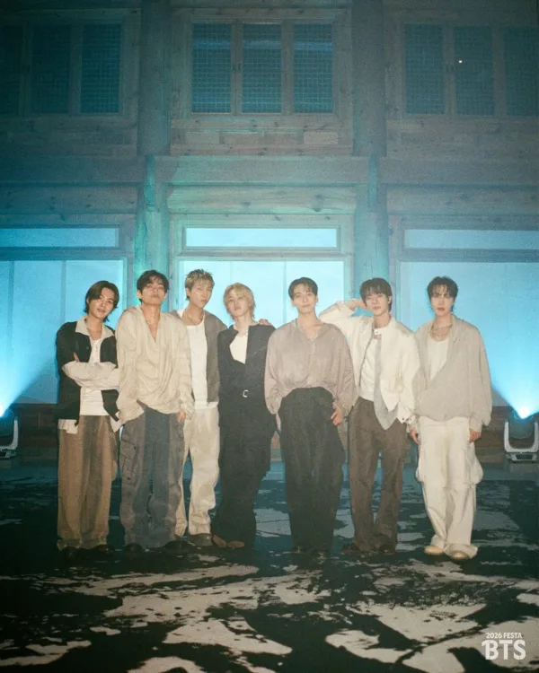 https://www.instagram.com/bts.bighitofficial/
