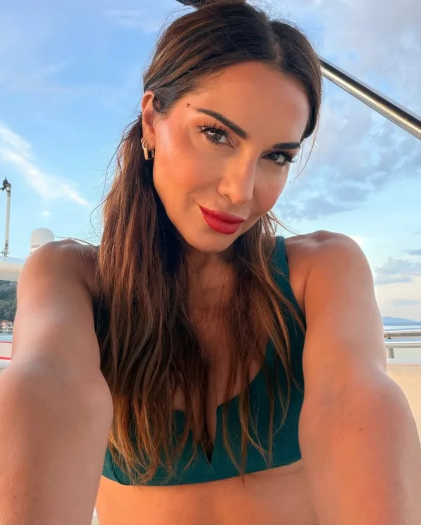 https://www.instagram.com/desp1navandi/