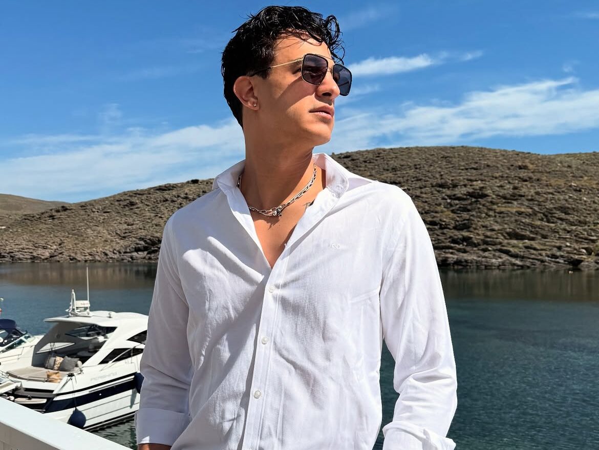 Ο Δήμος Αναστασιάδης τα έδωσε όλα στο «Bella Ciao» – Ποια ανέβηκε στη σκηνή μαζί του και έγινε viral