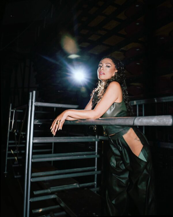 https://www.instagram.com/helenapaparizouofficial/?hl=el