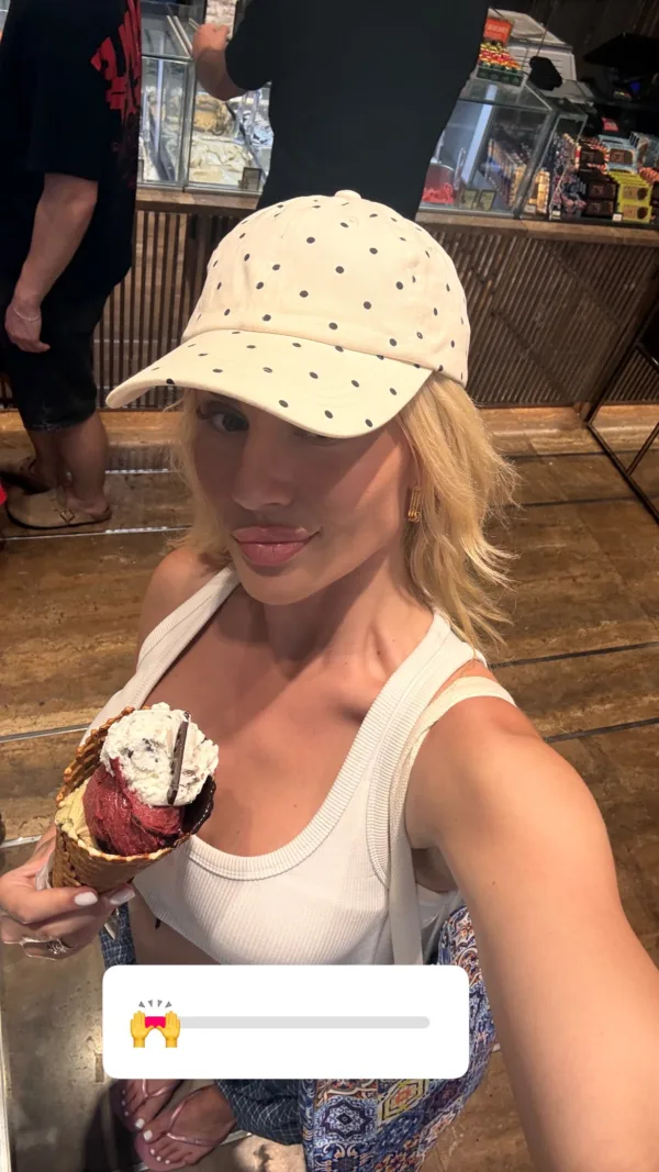 https://www.instagram.com/elenatsagkrinou_official/