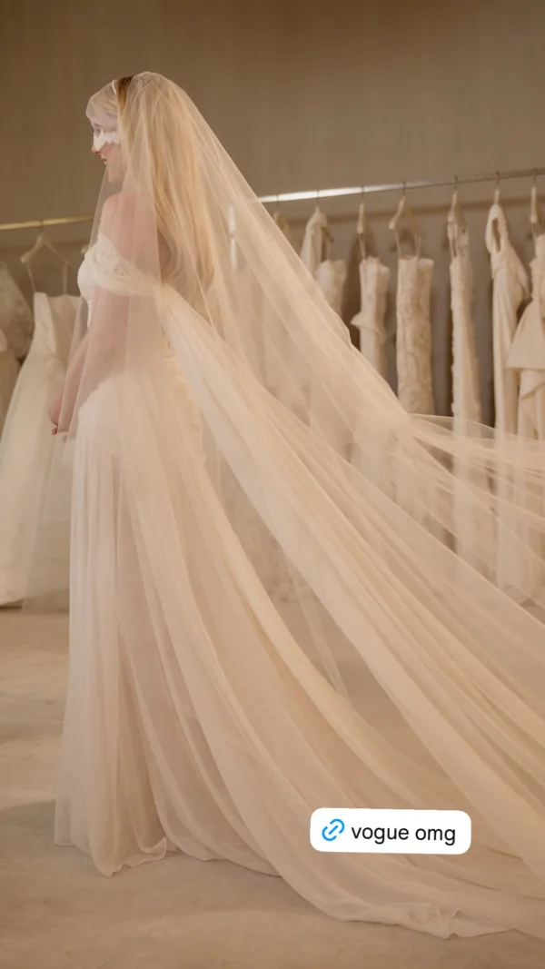https://www.instagram.com/emmaroberts/