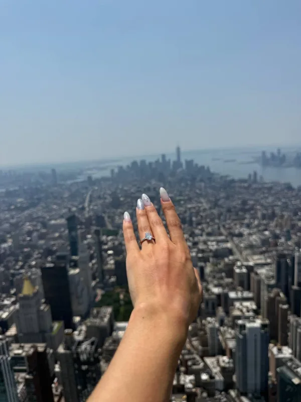 https://www.instagram.com/angela_nikolau/