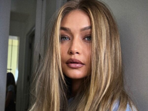 Love layers: Το νέο viral κούρεμα της Gigi Hadid που κάνει contour στο πρόσωπο