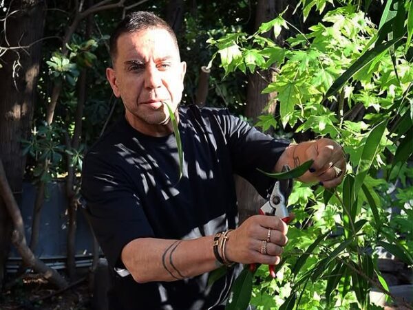 Ο Γιώργος Μαζωνάκης άφησε το μικρόφωνο και έγινε… αγρότης- Tο πιο fun post της ημέρας