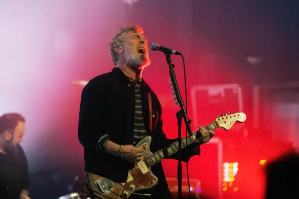 https://www.instagram.com/glenhansard/