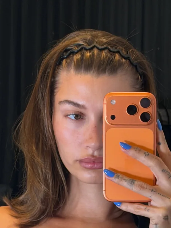 https://www.instagram.com/haileybieber/?hl=el