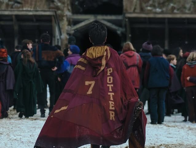 Στα άδυτα του HBO: Πώς ένα χωριό στο Buckinghamshire μεταμορφώθηκε για τη νέα σειρά Harry Potter