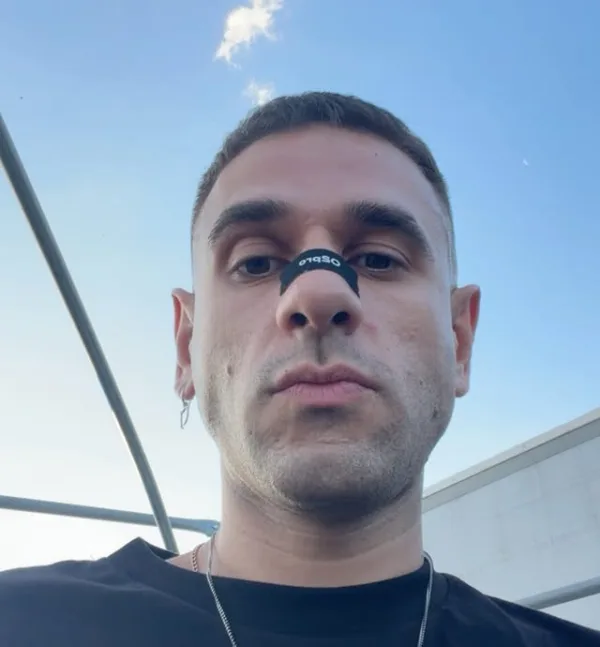 Ο Hawk δίνει το πρώτο hint για το επόμενο music drop, προκαλώντας ενθουσιασμό στους fans του.