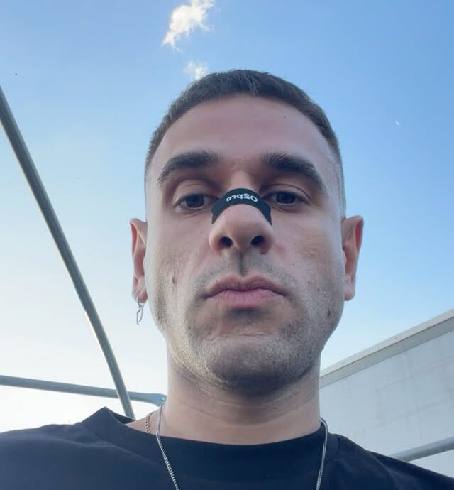 Ο Hawk άφησε το πρώτο hint για το επόμενο music drop και το hype εκτοξεύτηκε