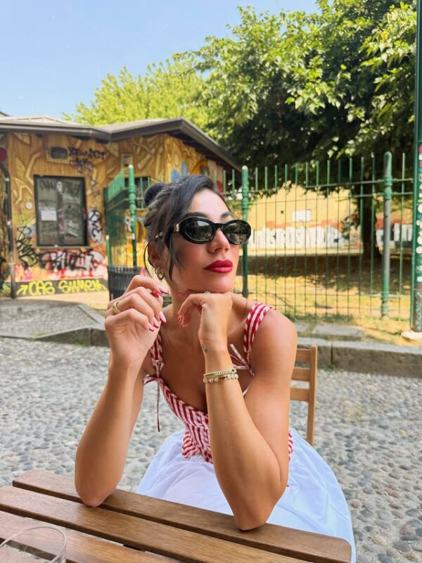 https://www.instagram.com/iviadamou_/