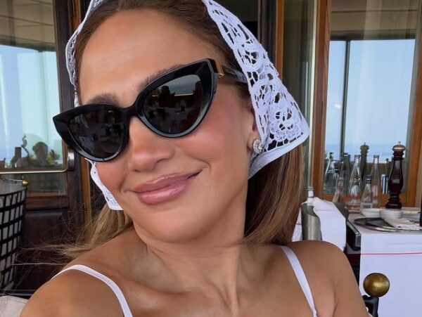 «My office today»: Η Jennifer Lopez σού δείχνει πως πρέπει να δουλεύεις από το σπίτι
