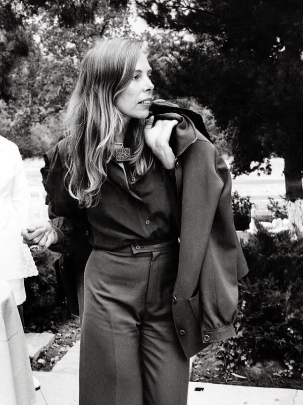 https://www.instagram.com/jonimitchell/