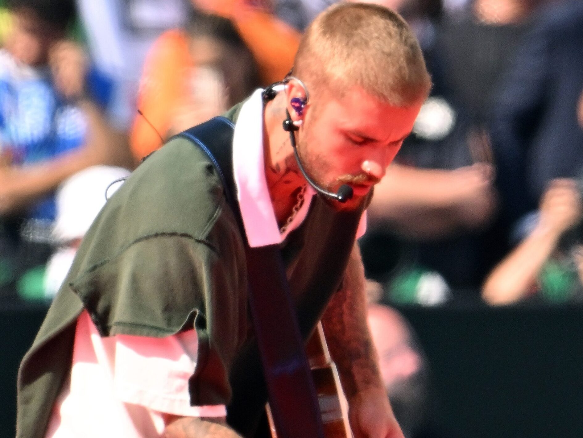 Justin Bieber: Πούλησε τα παπούτσια του από τον τελικό του Μουντιάλ για 30.000 δολάρια