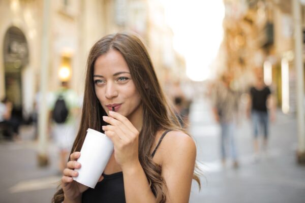 Πώς θα φτιάξεις τον τέλειο freddo στο σπίτι χωρίς μηχανή – Καφές σαν barista σε λίγα λεπτά