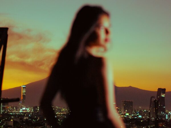 Από τη Madonna μέχρι τη Marseaux: H summer playlist για rooftop nights και sunset drives