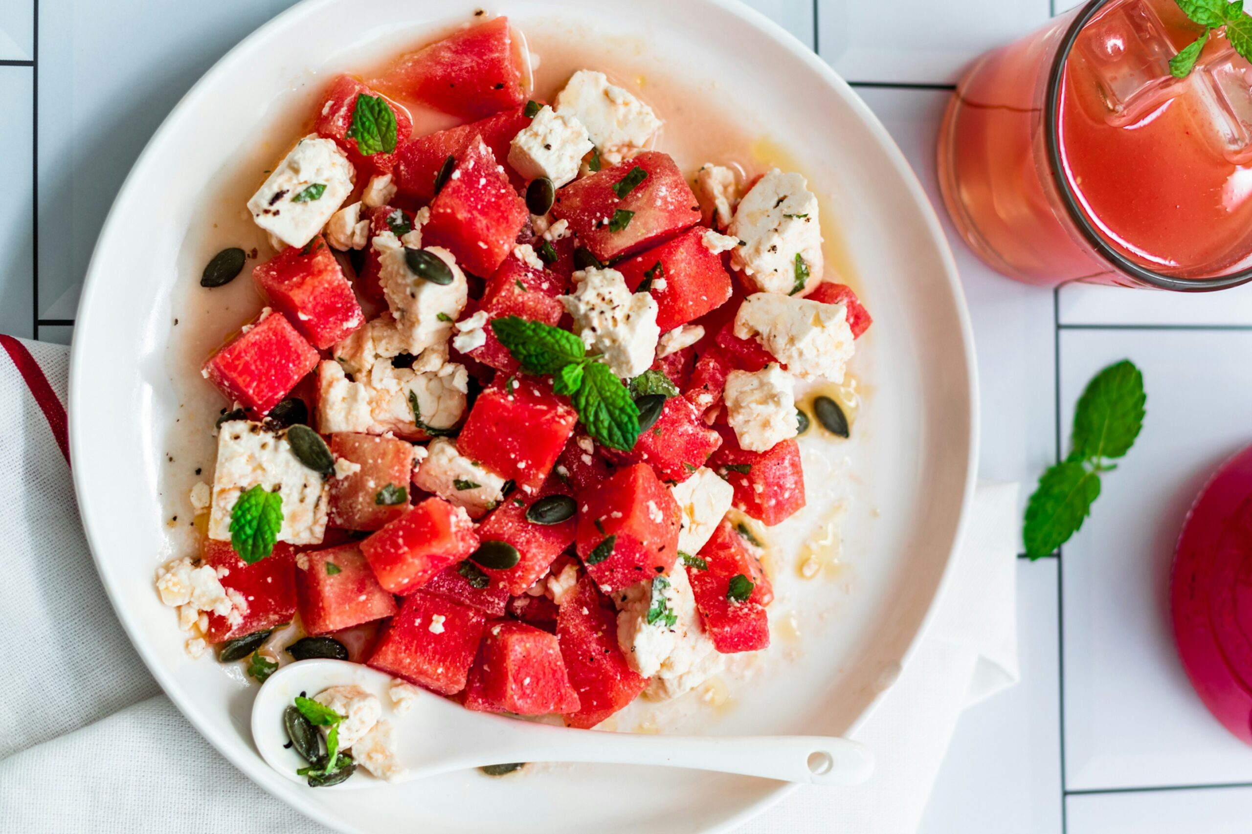 Το απόλυτο καλοκαιρινό food hack: 5 συνδυασμοί που σε κρατούν ενυδατωμένο όλη μέρα