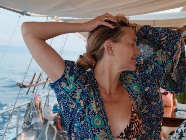 Η Kate Hudson είναι η μεγαλύτερο fan του ελληνικού καλοκαιριού και δεν το κρύβει! (photos & video)