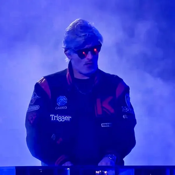 https://www.instagram.com/kavinsky/
