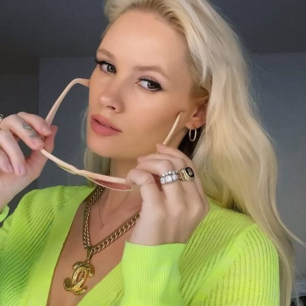 https://www.instagram.com/laurenbennett/