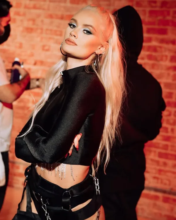 https://www.instagram.com/laurenbennett/