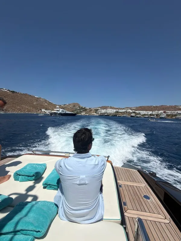 https://www.instagram.com/luisfonsi/