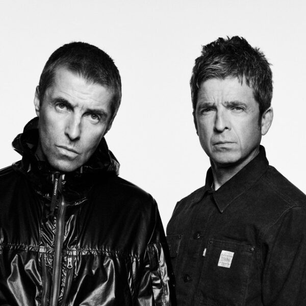Οι Oasis εκθρονίζουν τους Beatles στα επίσημα charts όλων των εποχών