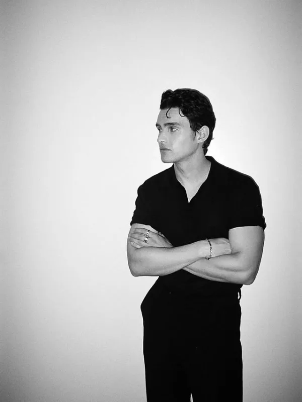 https://www.instagram.com/themichaeljohnston/