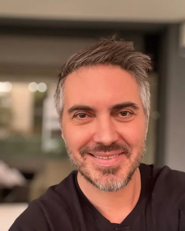 https://www.instagram.com/mhatzigiannis/?hl=el