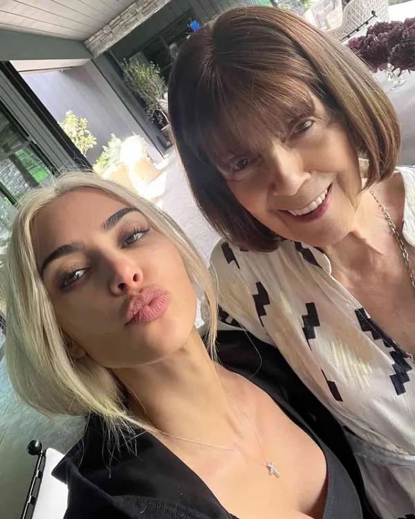 https://www.instagram.com/kimkardashian/