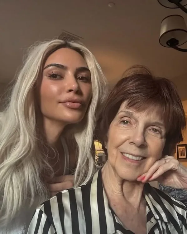 https://www.instagram.com/kimkardashian/