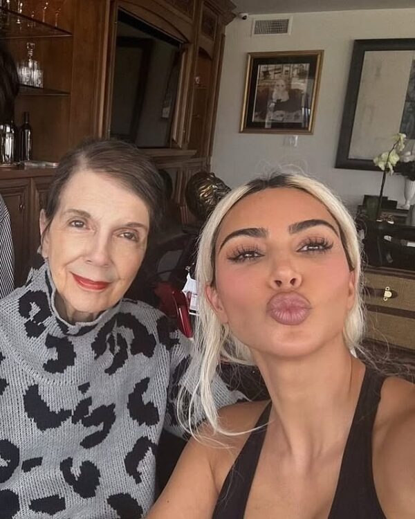 https://www.instagram.com/kimkardashian/