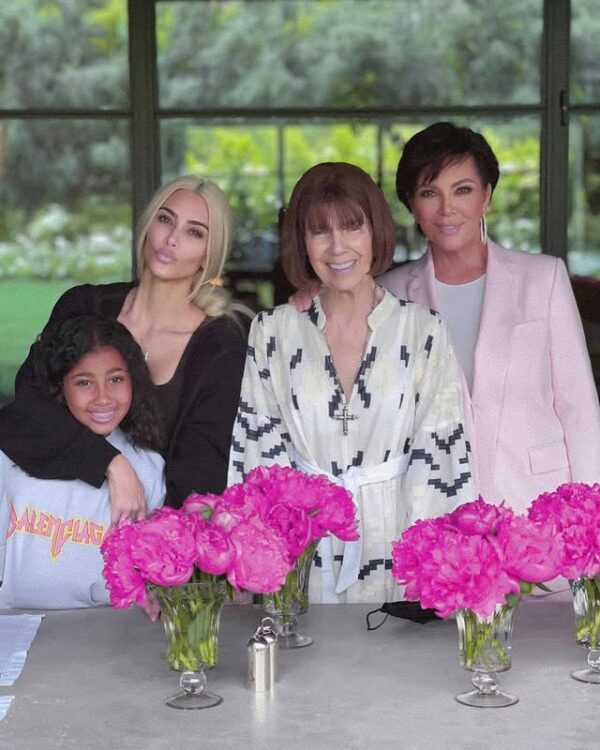https://www.instagram.com/kimkardashian/