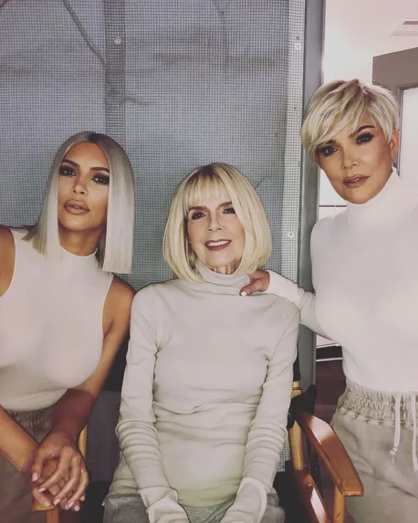 https://www.instagram.com/kimkardashian/