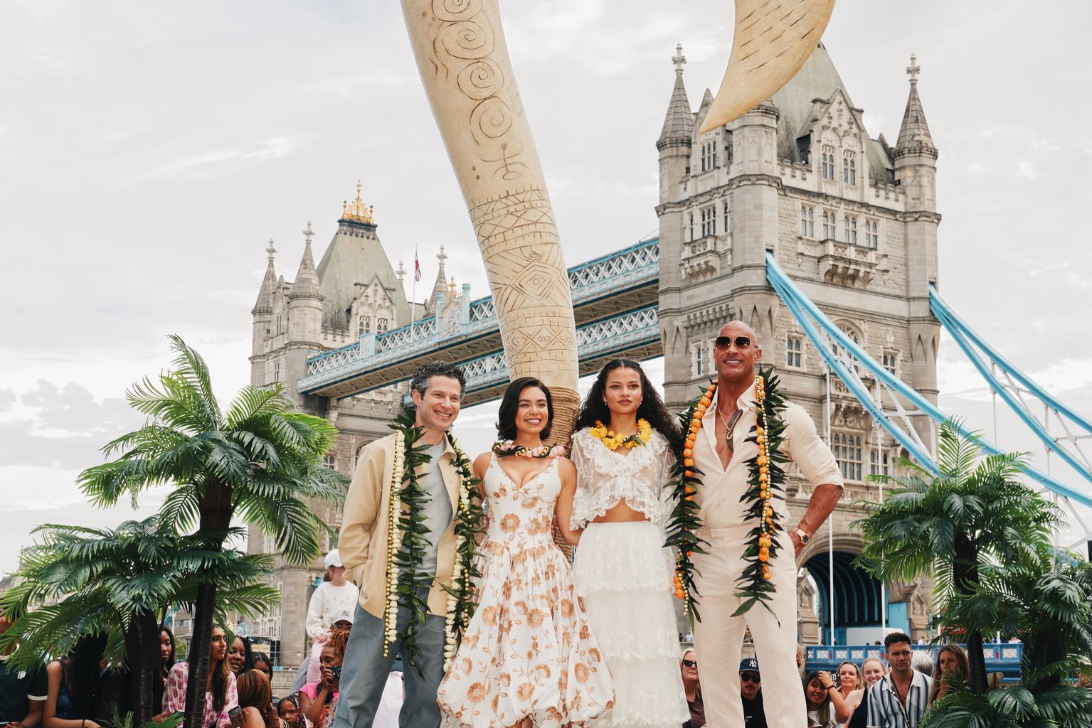 Η μεγάλη επανένωση των Dwayne Johnson και Auli’i Cravalho στο «Moana Experience» του Λονδίνου