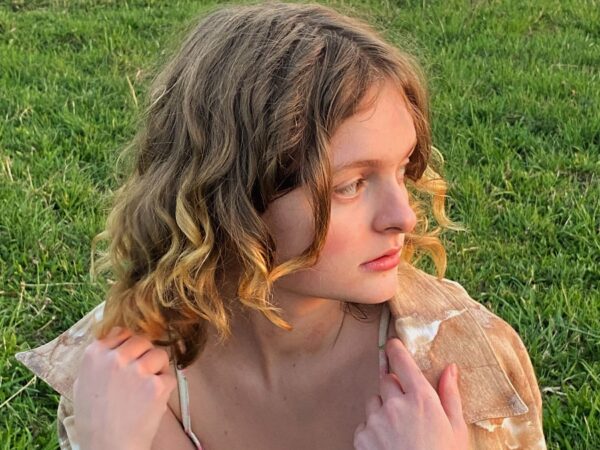 Summer curls: Ο απόλυτος οδηγός για ενυδατωμένες μπούκλες όλο το καλοκαίρι