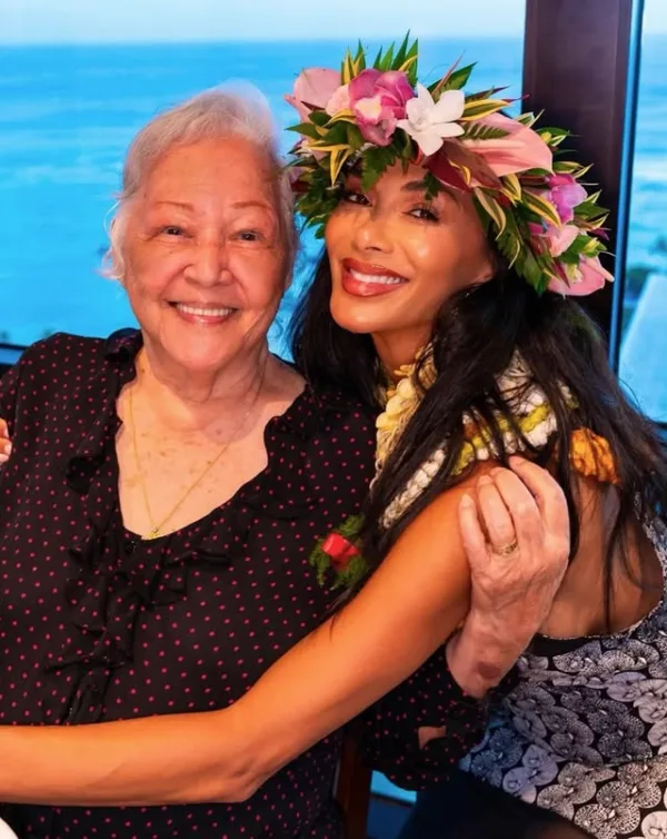 https://www.instagram.com/nicolescherzinger/