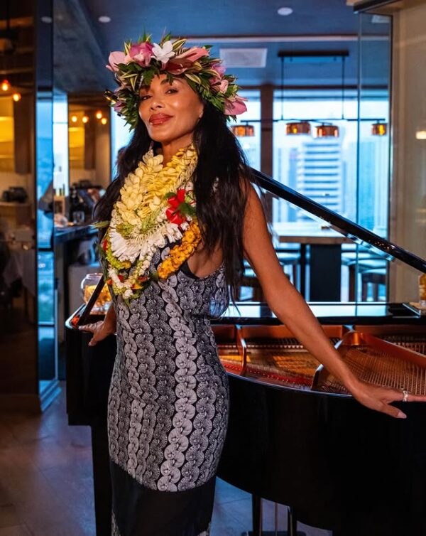 https://www.instagram.com/nicolescherzinger/
