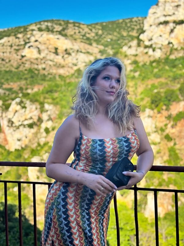 https://www.instagram.com/nina_mazani/