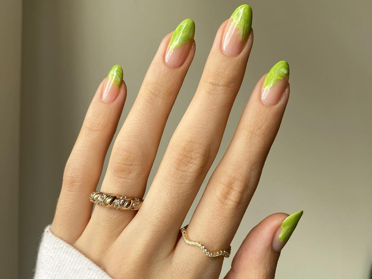 Έχεις βαρεθεί τα ίδια και τα ίδια; Το matcha manicure είναι η νέα εμμονή των it girls