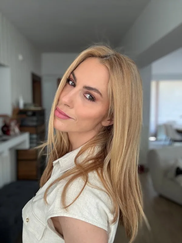 https://www.instagram.com/dorettapapadimitriou_official/