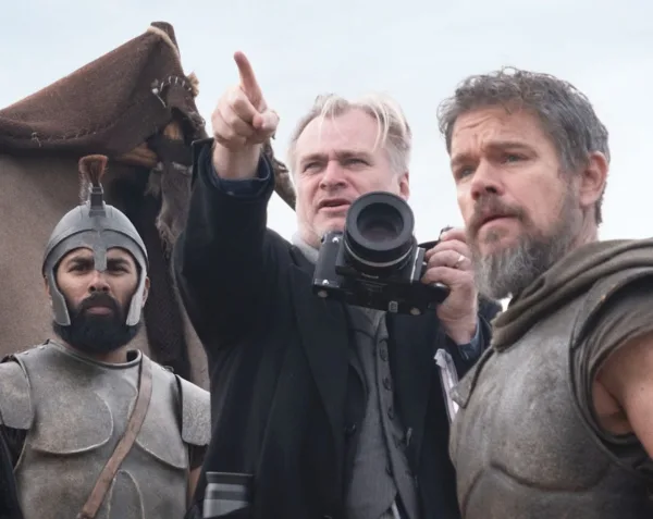 Ο σκηνοθέτης Christopher Nolan και ο ηθοποιός Matt Damon κατά τη διάρκεια των γυρισμάτων της επικής ταινίας The Odyssey.