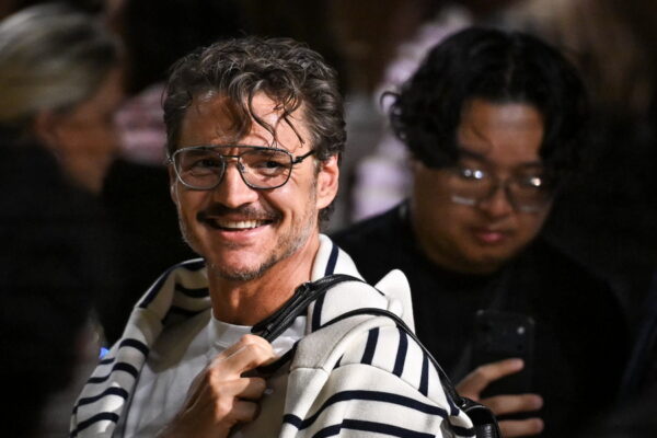 Ο Pedro Pascal άφησε για λίγο το Hollywood και ήρθε για διακοπές στην Ύδρα