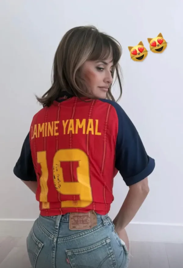 https://www.instagram.com/penelopecruzoficial/