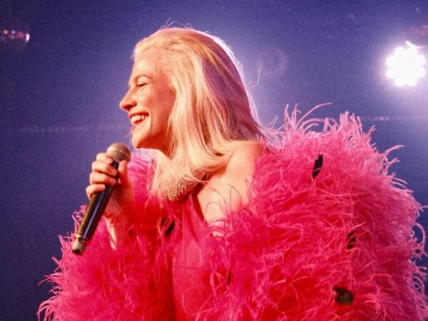 Η Pixie Lott επέστρεψε και μάς έφερε το πιο feel-good bop της χρονιάς