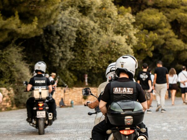 Καταδίωξη στη Νέα Σμύρνη: Γνωστός τράπερ συνελήφθη μετά από αστυνομικό έλεγχο