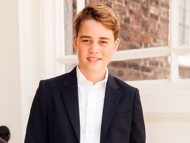 Από παιδί σε διάδοχος: Ο Prince George έκλεισε τα 13 και το νέο του look συζητιέται παντού