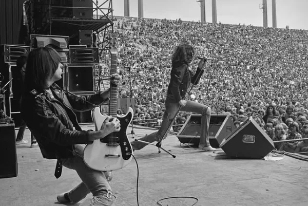 https://www.instagram.com/ramones/